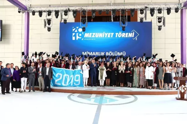 HKÜ 5'inci mezunlarını verdi