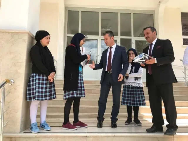 İmam Hatip Okulu'ndan tablet hediyeli tatil İmam Hatip Okulu'ndan tablet hediyeli tatil