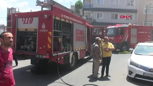 İSTANBUL-KAĞITHANE'DE BOŞ DÜKKAN YANDI MAHALLELİ SOKAĞA DÖKÜLDÜ İSTANBUL-KAĞITHANE'DE BOŞ DÜKKAN YANDI MAHALLELİ SOKAĞA DÖKÜLDÜ