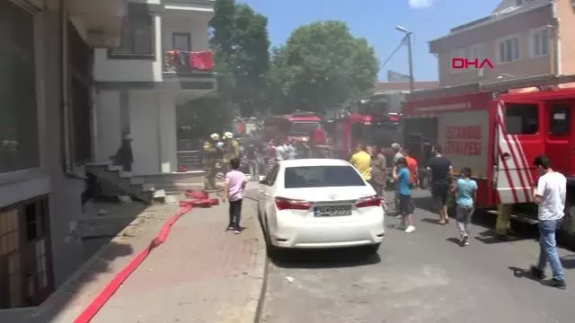 İSTANBUL-KAĞITHANE'DE BOŞ DÜKKAN YANDI MAHALLELİ SOKAĞA DÖKÜLDÜ İSTANBUL-KAĞITHANE'DE BOŞ DÜKKAN YANDI MAHALLELİ SOKAĞA DÖKÜLDÜ