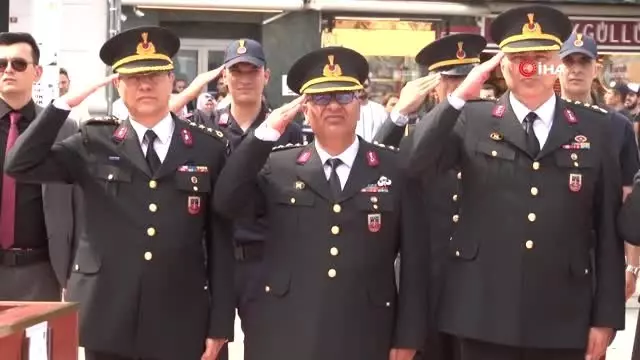 Jandarma Genel Komutanlığı'nın 180'inci kuruluş yıl dönümü Taksim'de kutlandı Jandarma Genel Komutanlığı'nın 180'inci kuruluş yıl dönümü Taksim'de kutlandı