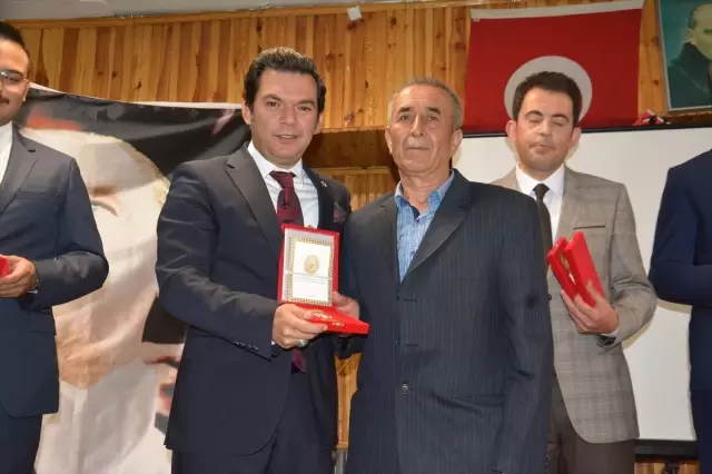 Kıbrıs gazilerine madalya Kıbrıs gazilerine madalya