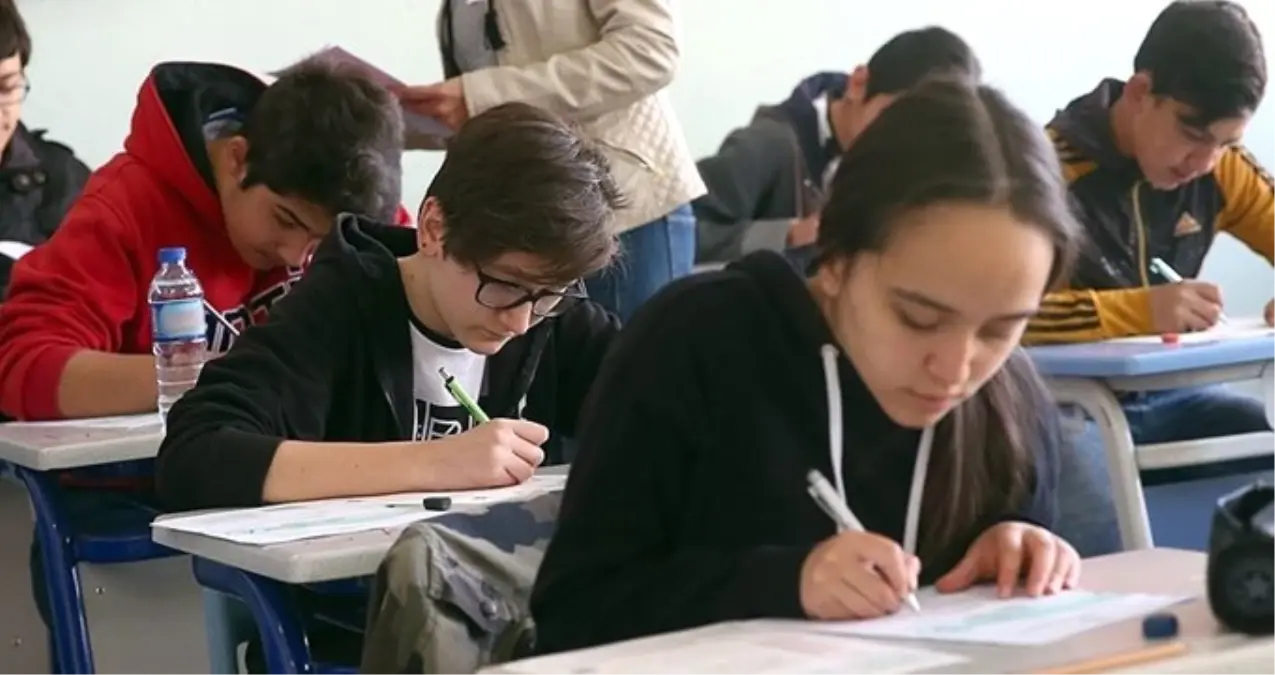 MEB'den lise son sınıf öğrencilerine devamsızlık affı