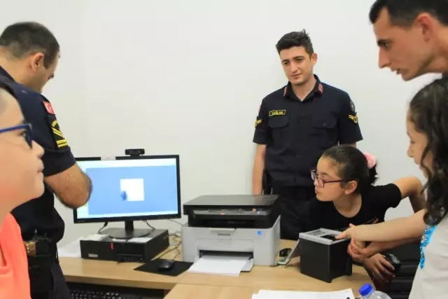 Öğrencilerden karakol ziyareti Öğrencilerden karakol ziyareti