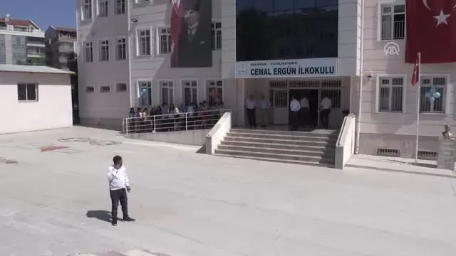 Okullarda karne heyecanı Okullarda karne heyecanı