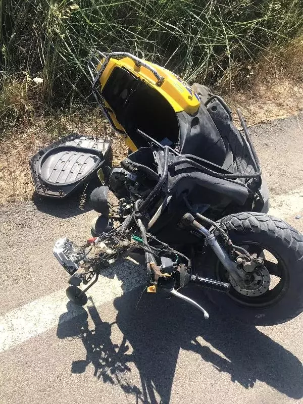 Otomobille motosiklet çarpıştı: 2 yaralı Otomobille motosiklet çarpıştı: 2 yaralı