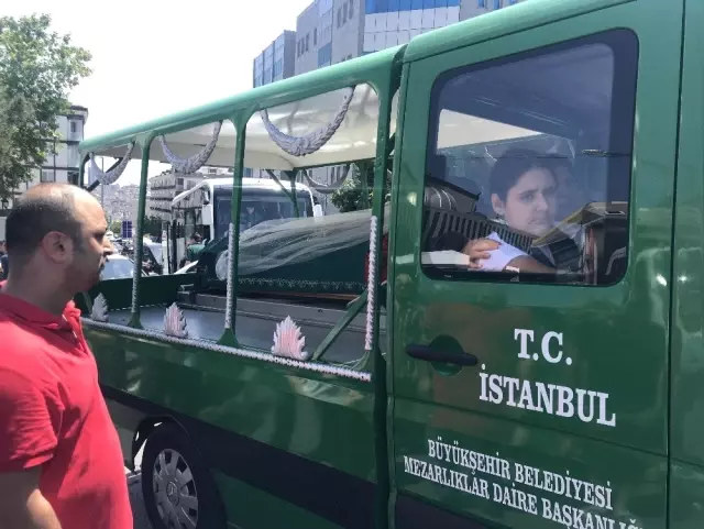 (Özel) İstanbul'daki feci kazada ölen motosikletli genç kız gelinlikle uğurlandı (Özel) İstanbul'daki feci kazada ölen motosikletli genç kız gelinlikle uğurlandı