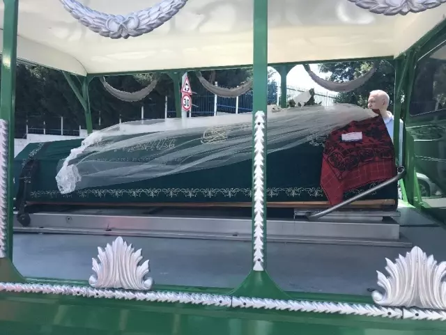 (Özel) İstanbul'daki feci kazada ölen motosikletli genç kız gelinlikle uğurlandı (Özel) İstanbul'daki feci kazada ölen motosikletli genç kız gelinlikle uğurlandı