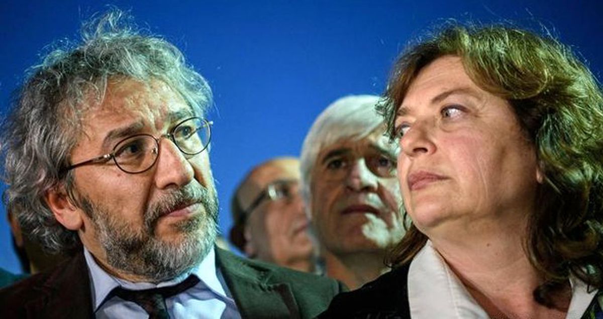 Pasaportuna el konulan Can Dündar'ın eşi Dilek Dündar, yurt dışına çıktı!