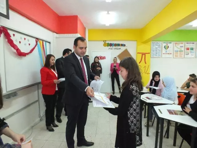 Pazaryeri ilçesinde karne coşkusu Pazaryeri ilçesinde karne coşkusu