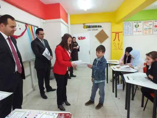 Pazaryeri ilçesinde karne coşkusu Pazaryeri ilçesinde karne coşkusu