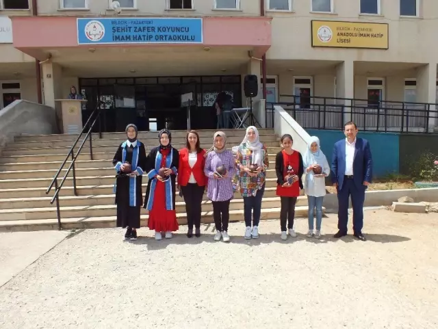 Pazaryeri ilçesinde karne coşkusu Pazaryeri ilçesinde karne coşkusu