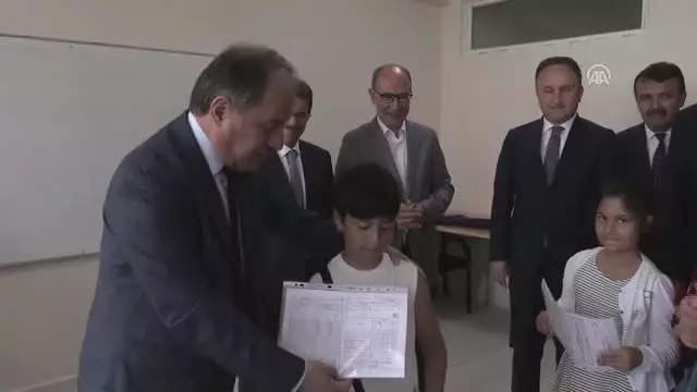 Samsun'un ikiz ve üçüzlerinin karne sevinci Samsun'un ikiz ve üçüzlerinin karne sevinci