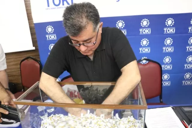 Şanlıurfa'da vatandaşların ev sahibi olma sevinci Şanlıurfa'da vatandaşların ev sahibi olma sevinci