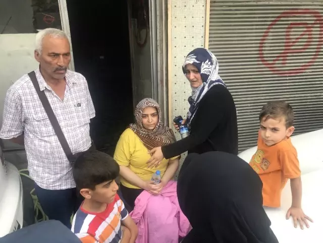 Şişli'de evi yanan engelli kadını ve çocuklarını vatandaşlar kurtardı Şişli'de evi yanan engelli kadını ve çocuklarını vatandaşlar kurtardı