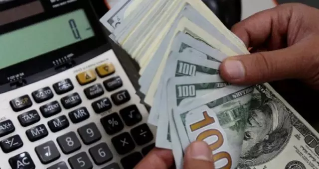 Cari denge Nisan'da 1,3 milyar dolar açık verdi