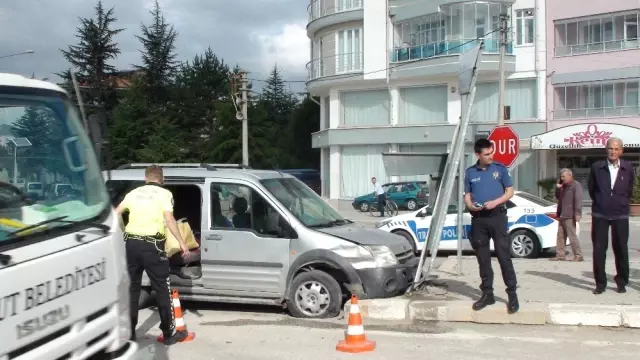 Şuhut'ta trafik kazası: 2 yaralı