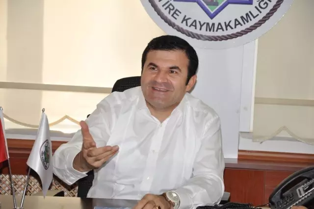 Tire Kaymakamı vatandaşların dertlerini dinliyor Tire Kaymakamı vatandaşların dertlerini dinliyor