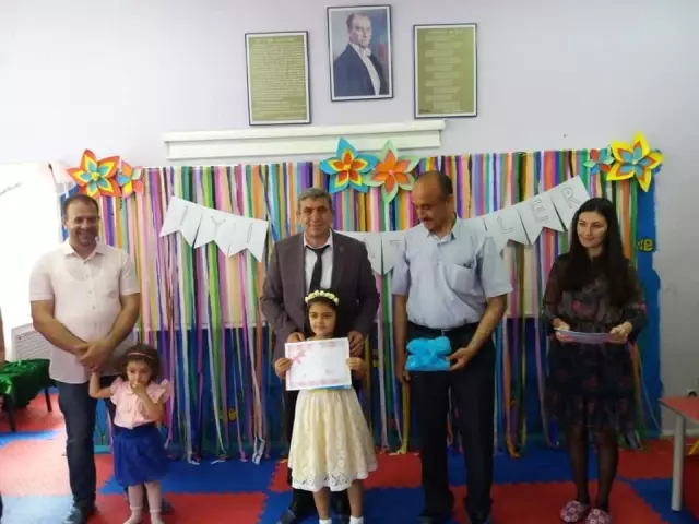 Vezirhan'da öğrenciler karne heyecanı yaşadı Vezirhan'da öğrenciler karne heyecanı yaşadı