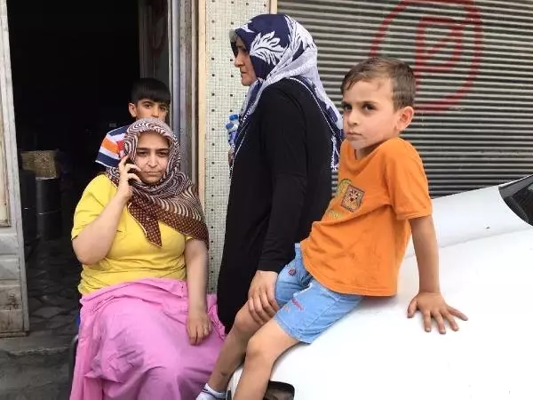 Yangında mahsur kalan kadın ve çocuklarını mahalleli kurtardı Yangında mahsur kalan kadın ve çocuklarını mahalleli kurtardı