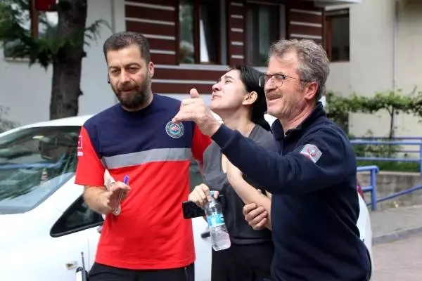 Yangından kurtarılan Özge'den dehşete düşüren iddia: Annem beni diri diri yakacaktı Yangından kurtarılan Özge'den dehşete düşüren iddia: Annem beni diri diri yakacaktı