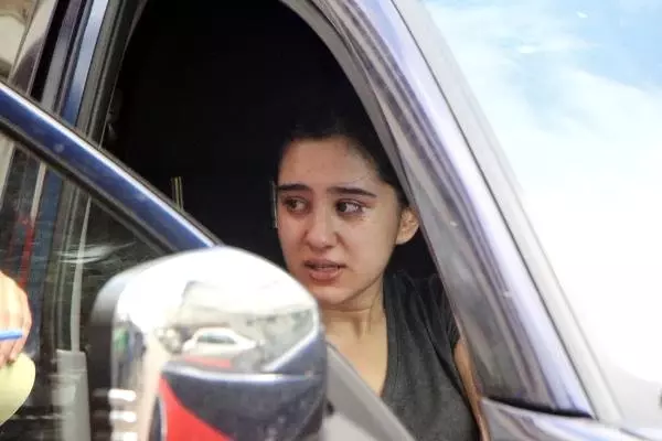 Yangından kurtarılan Özge'den dehşete düşüren iddia: Annem beni diri diri yakacaktı Yangından kurtarılan Özge'den dehşete düşüren iddia: Annem beni diri diri yakacaktı