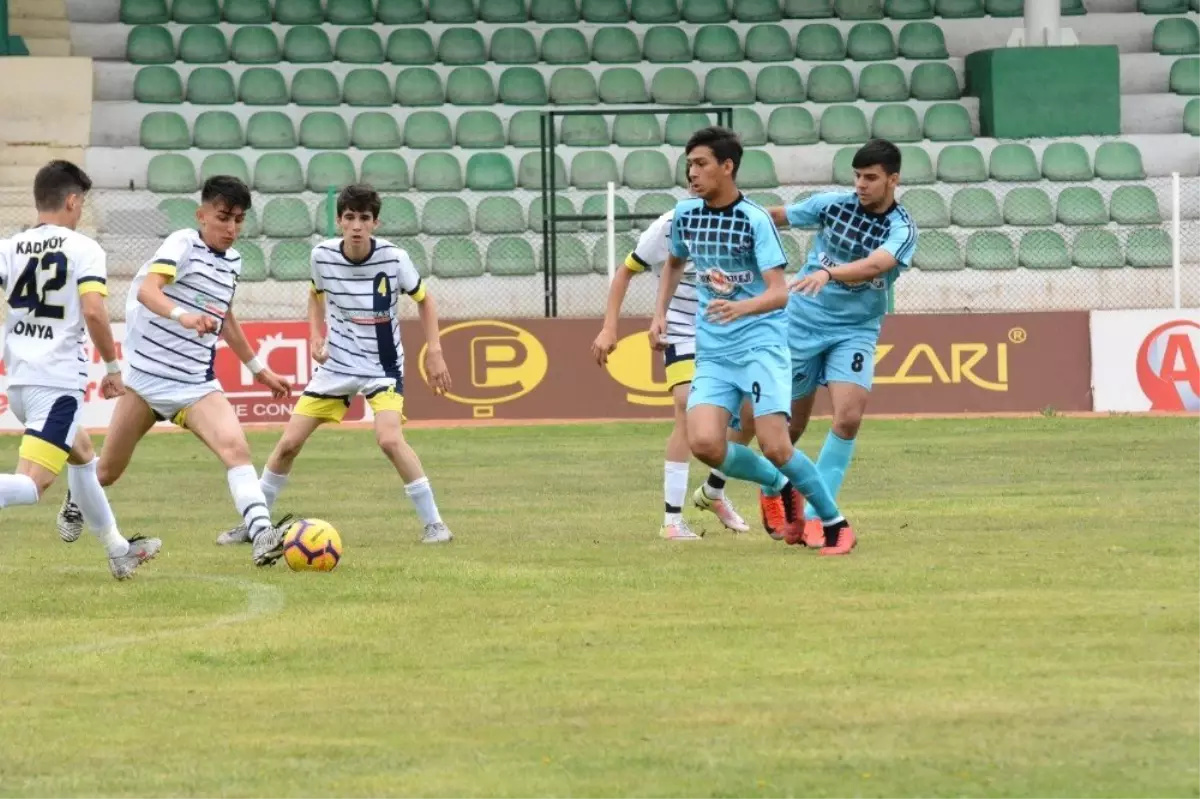 Atletikspor U16 takımı Kırşehir'de şampiyon oldu