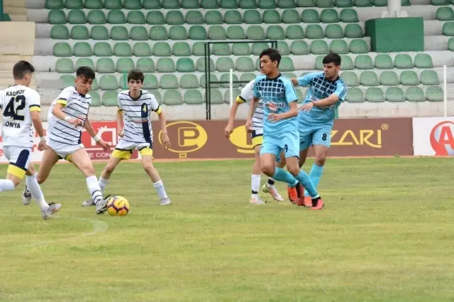Atletikspor U16 takımı Kırşehir'de şampiyon oldu