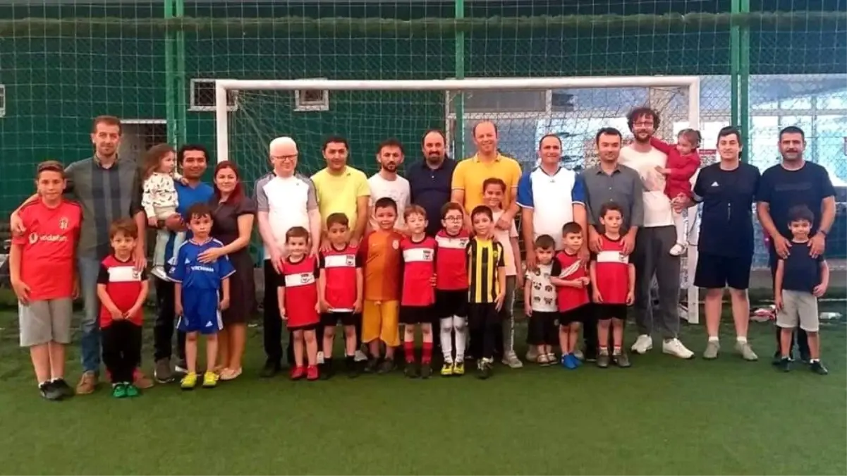 Babalar ve oğulları maçta rakip oldular