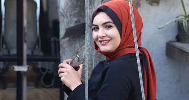 Başını açan gelin adayı Hanife Gürdal, kendisine küfür edenlerin mesajlarını ifşa etti Başını açan gelin adayı Hanife Gürdal, kendisine küfür edenlerin mesajlarını ifşa etti