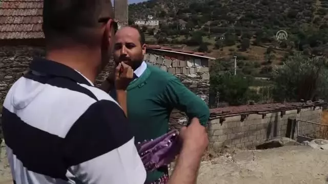Damat en mutlu gününde kadın giysisiyle çorap yıkadı