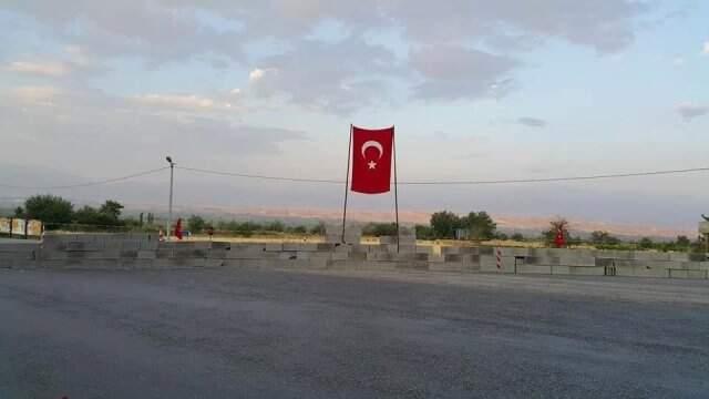 'Dedemizden kaldı' deyip turistik yolu kapattılar!