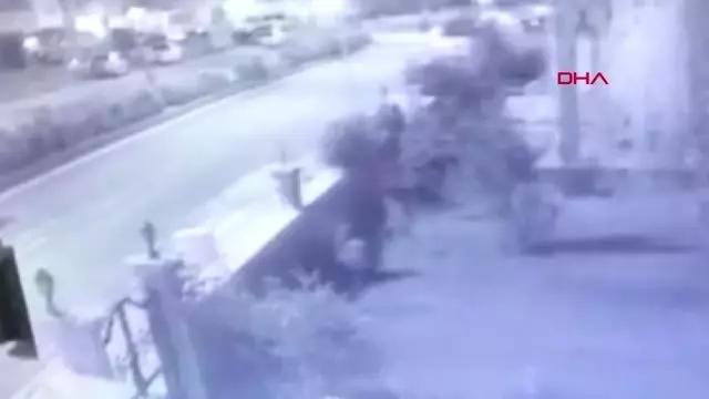 Elazığ - Yolcu minibüsü ile hafif ticari aracın çarpışması kamerada Elazığ - Yolcu minibüsü ile hafif ticari aracın çarpışması kamerada