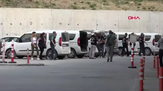 ESKİŞEHİR Otomobilde kanlı infaza 6 gözaltı ESKİŞEHİR Otomobilde kanlı infaza 6 gözaltı