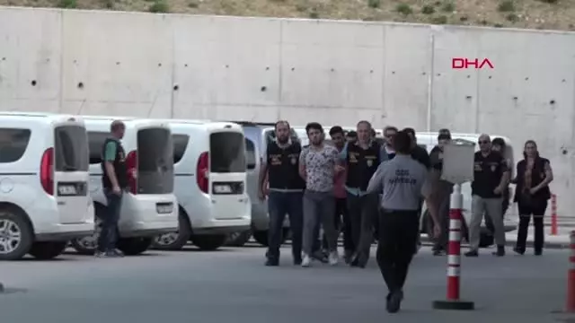 ESKİŞEHİR Otomobilde kanlı infaza 6 gözaltı ESKİŞEHİR Otomobilde kanlı infaza 6 gözaltı