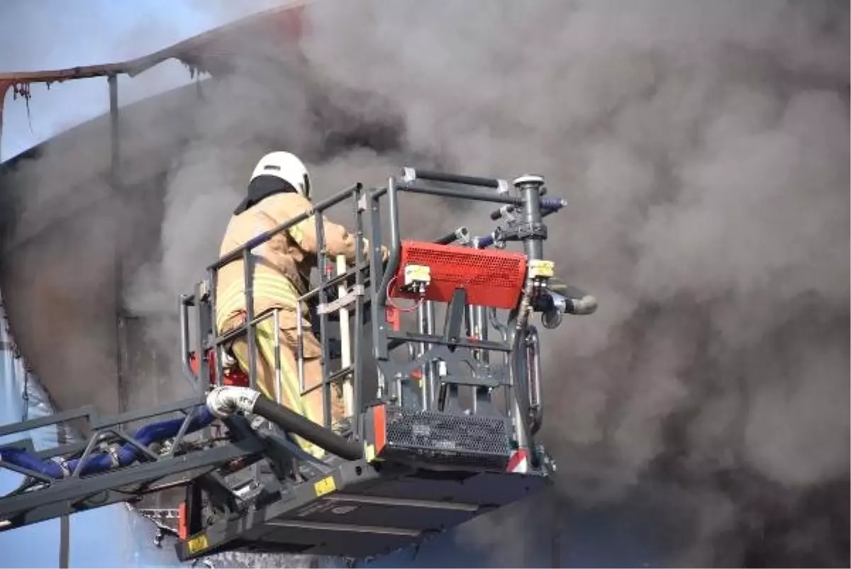 İSTOÇ'ta iş yeri yangını (3)