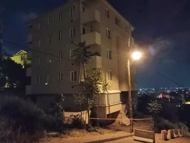 Sel kolonları çatlattı bina boşaltıldı Sel kolonları çatlattı bina boşaltıldı