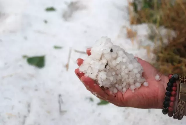 Tokat'ta dolu ve sağanak yağış ulaşımda aksamalara neden oldu