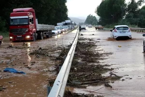Tokat'ta sağanak ve dolu, hayatı olumsuz etkiledi
