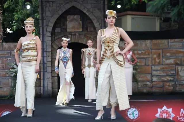 Turizm ve Sanat Festivali, Yörük göçü ve kortejle başladı Turizm ve Sanat Festivali, Yörük göçü ve kortejle başladı