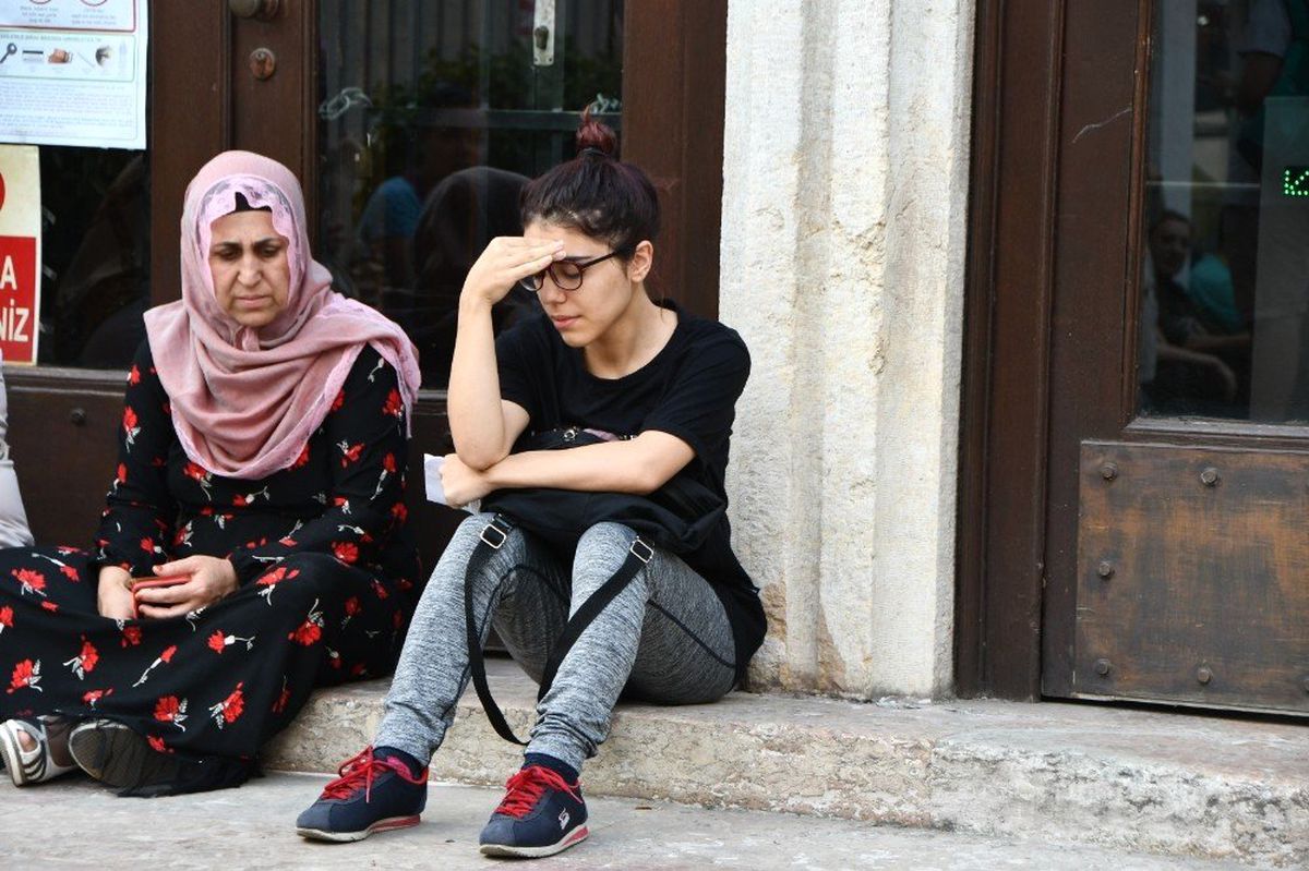 YKS'ye geç kaldı, sınava giremeyince gözyaşlarına boğuldu