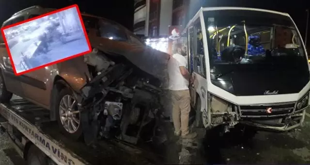 Yolcu minibüsü ile hafif ticari aracın çarpışması güvenlik kameraya yansıdı