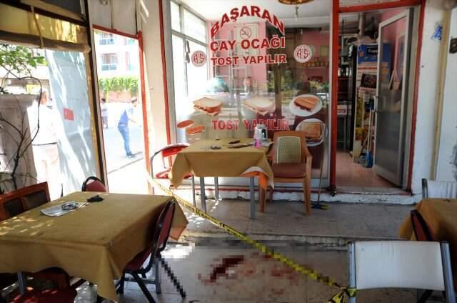 18 yaşındaki genç babalar gününde babasını bıçakla yaraladı