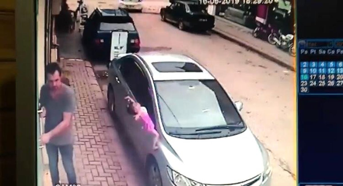 2 yaşındaki çocuk 3'üncü kattan beton zemine çakıldı