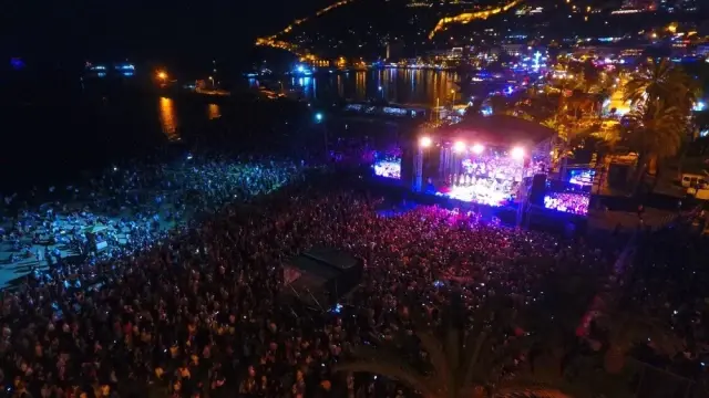 Alanya'da Bülent Ersoy rüzgarı Alanya'da Bülent Ersoy rüzgarı