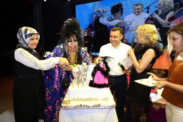 Alanya'da Bülent Ersoy rüzgarı Alanya'da Bülent Ersoy rüzgarı