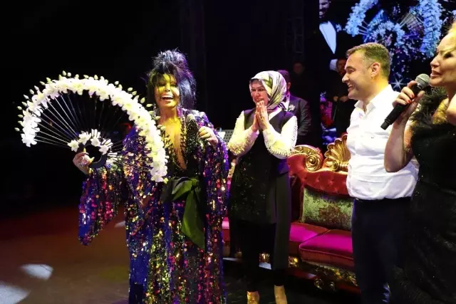 Alanya'da Bülent Ersoy rüzgarı Alanya'da Bülent Ersoy rüzgarı