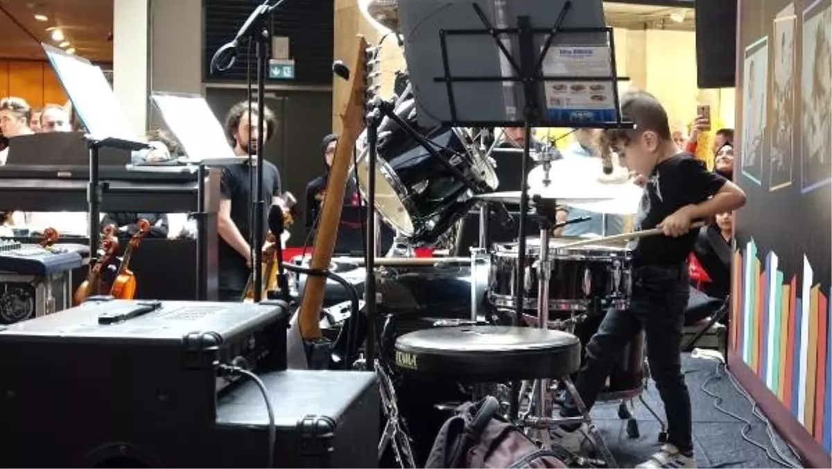 Çocuk orkestrasının konseri beğenildi