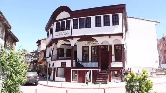 'Demokrasi Müzesi'ne çevrilen asırlık kahvehane ziyarete açılmayı bekliyor 'Demokrasi Müzesi'ne çevrilen asırlık kahvehane ziyarete açılmayı bekliyor