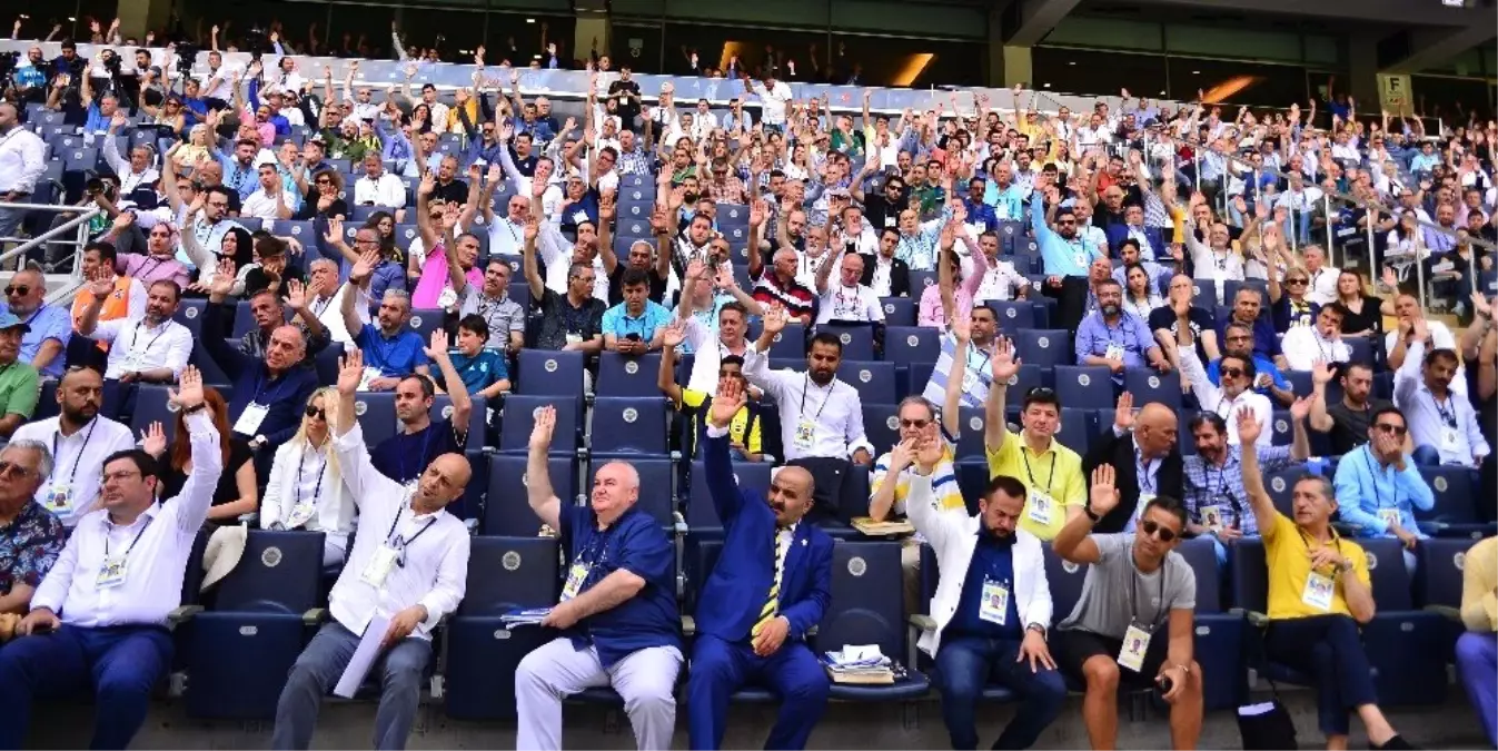 Fenerbahçe'de Başkan Ali Koç yönetimi ibra edildi